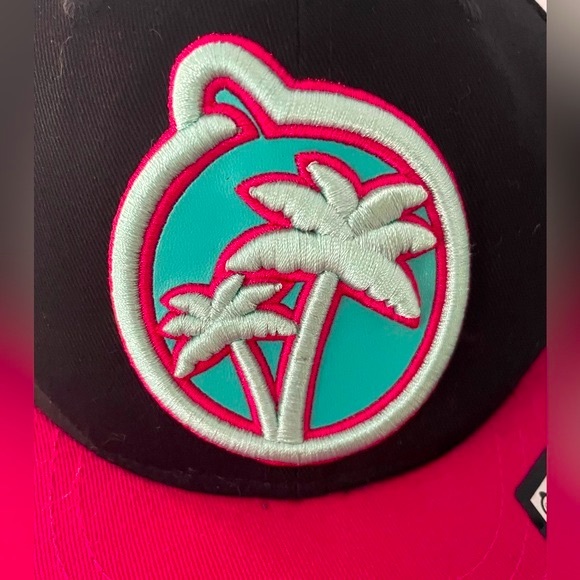 NWT YUMS Paradise Palms Snapback Hat - Picture 3 of 8